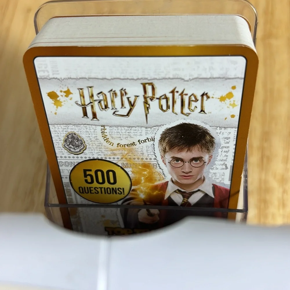 HARRY POTTER Top Trumps Quiz with a Twist  500 Questions Quiz Game